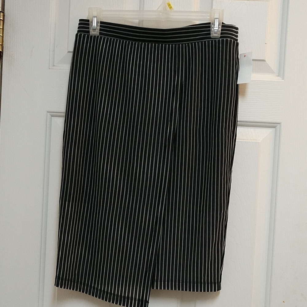 NWT Attention Faux Wrap Skirt Elastic Waist Business Office Medium - Picture 1 of 9